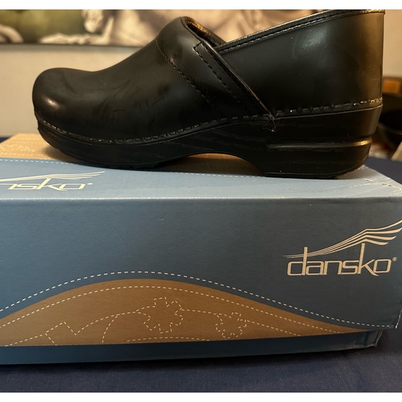 Dansko Shoes - ‼️SALE‼️Dansko Professional clogs. Like new.
